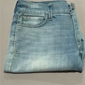 NYDJ Size 10 Bermuda Shorts Light Wash Denim Lift Tuck Technology Cuffed Hem